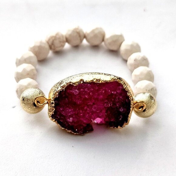 Dark Pink Drusy Quartz Stone Stretchable White Howlite Beaded Stretch Bracelet - Picture 1 of 2